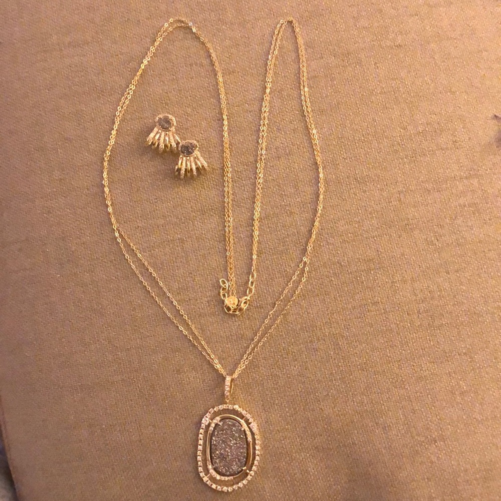 Gorgeous earring and pendant set ✨💕